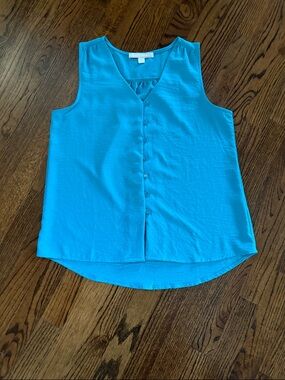 New! Turquoise Sleeveless Button-Front V-Neck Top in Bright Teal Top!